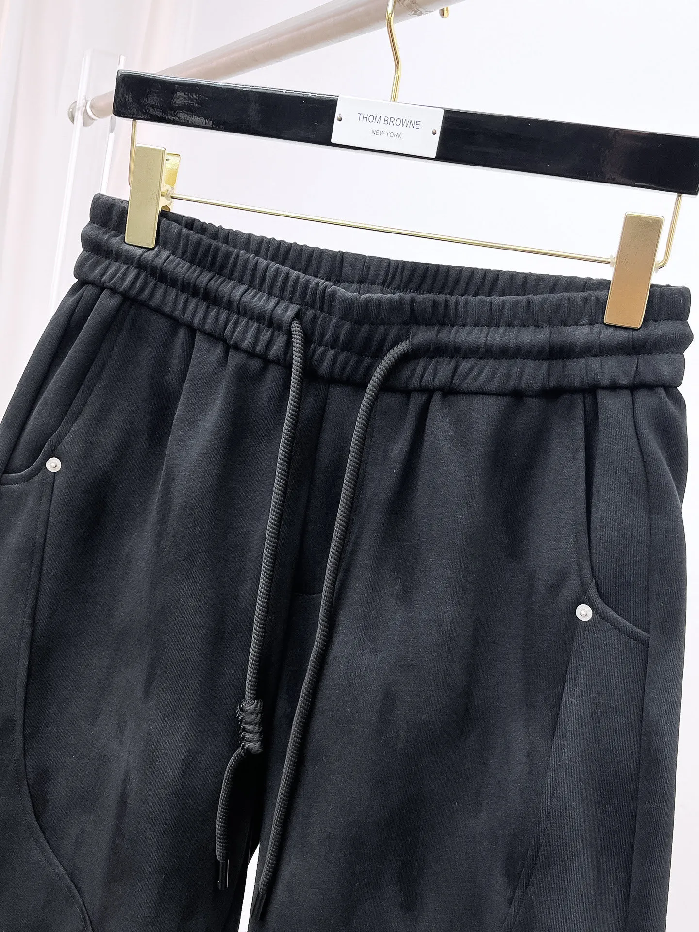 Balenciaga's three-standard complete 2026 summer New Arrival men's casual shorts, advanced custom-made Breathable fabric, Breathable fabric, extremely stretchy and comfortable, impeccable details, top-grade accessories, original logo design concept, delicate and soft feel! The upper body fit is awesome! Size: M-XXXL Please state your height and weight when ordering